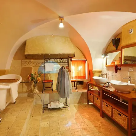 Le Clos Des Anges Bed & Breakfast