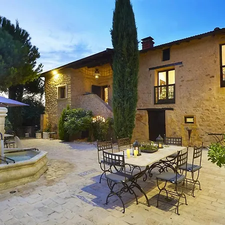 לינה וארוחת בוקר Le Clos Des Anges 2*